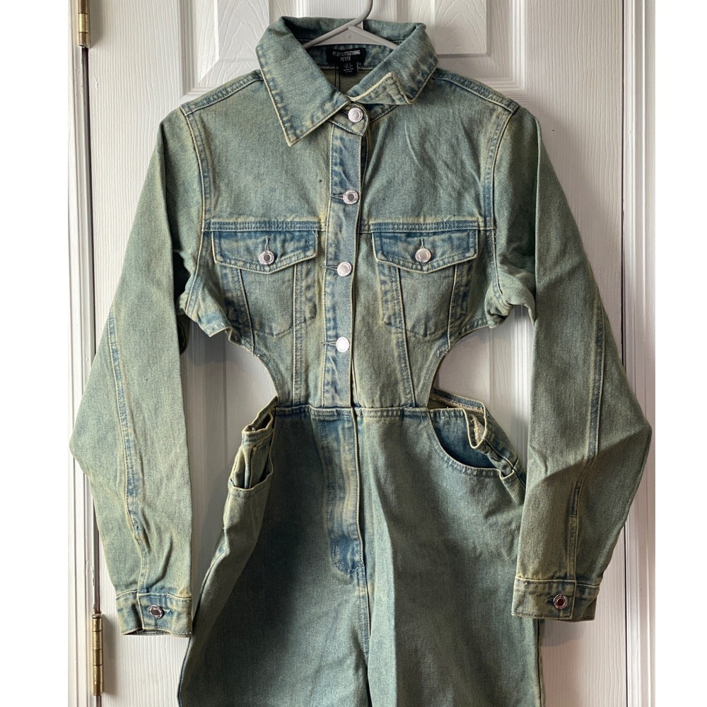 PrettyLittleThing Petite Vintage Wash Denim‎ Cut Out Jumpsuit Ripped Size 4 New - Picture 2 of 16